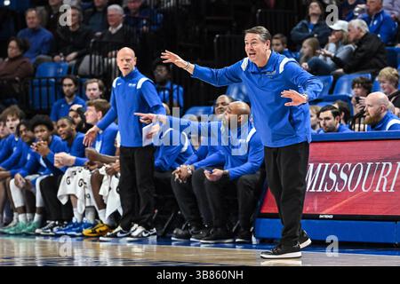 28 FÉVRIER 2024 : Travis Ford, entraîneur-chef de Saint Louis Billikens, réagit à un appel grossier dans un match de conférence A10 où les araignées de Richmond ont visité les Billikens de Saint Louis. Tenue à la Chaifetz Arena à préparé Louis, MO le mercredi 28 février 2024 Richard Ulreich/CSM (image crédit : © Richard Ulreich/CSM via ZUMA Press Wire) Banque D'Images