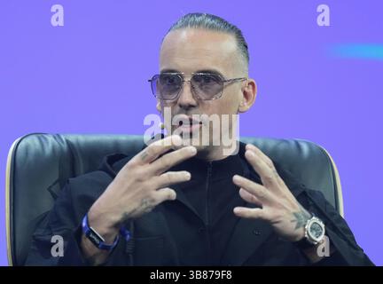 Hambourg, Allemagne. 07 mai 2025. RAF Camora, musicien, intervient lors du salon numérique OMR dans les halls d’exposition de Hamburg Messe. Crédit : Marcus Brandt/dpa/Alamy Live News Banque D'Images