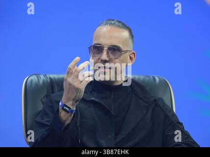 Hambourg, Allemagne. 07 mai 2025. RAF Camora, musicien, intervient lors du salon numérique OMR dans les halls d’exposition de Hamburg Messe. Crédit : Marcus Brandt/dpa/Alamy Live News Banque D'Images