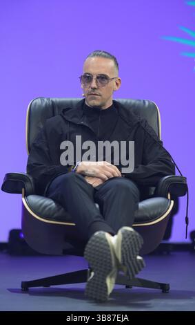 Hambourg, Allemagne. 07 mai 2025. RAF Camora, musicien, intervient lors du salon numérique OMR dans les halls d’exposition de Hamburg Messe. Crédit : Marcus Brandt/dpa/Alamy Live News Banque D'Images