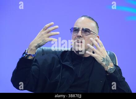 Hambourg, Allemagne. 07 mai 2025. RAF Camora, musicien, intervient lors du salon numérique OMR dans les halls d’exposition de Hamburg Messe. Crédit : Marcus Brandt/dpa/Alamy Live News Banque D'Images