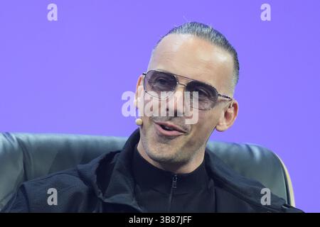 Hambourg, Allemagne. 07 mai 2025. RAF Camora, musicien, intervient lors du salon numérique OMR dans les halls d’exposition de Hamburg Messe. Crédit : Marcus Brandt/dpa/Alamy Live News Banque D'Images