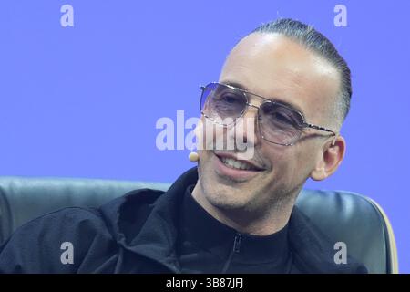 Hambourg, Allemagne. 07 mai 2025. RAF Camora, musicien, intervient lors du salon numérique OMR dans les halls d’exposition de Hamburg Messe. Crédit : Marcus Brandt/dpa/Alamy Live News Banque D'Images