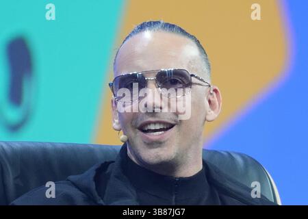 Hambourg, Allemagne. 07 mai 2025. RAF Camora, musicien, intervient lors du salon numérique OMR dans les halls d’exposition de Hamburg Messe. Crédit : Marcus Brandt/dpa/Alamy Live News Banque D'Images