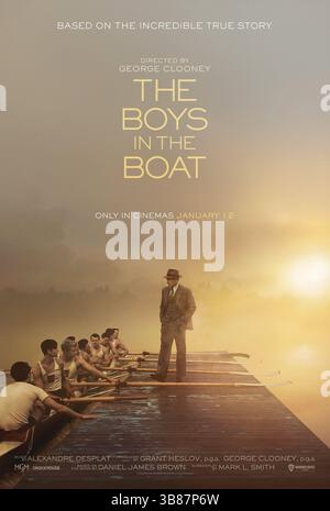 DATE DE SORTIE : 25 décembre 2023. TITRE : les garçons dans le bateau. STUDIO : MGM. RÉALISATEUR : George Clooney. INTRIGUE : une histoire des années 1930 centrée sur l'équipe d'aviron de l'Université de Washington, de leurs débuts pendant la dépression à la victoire d'or aux Jeux olympiques de Berlin en 1936. EN VEDETTE : JOEL EDGERTON comme entraîneur Al Ulbrickson Poster Art. (crédit image : © MGMEntertainment Pictures/ZUMAPRESS.com) Banque D'Images