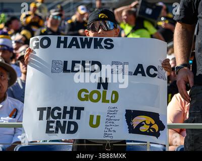 1er janvier 2024 : Iowa Fan tient une inscription avant la première moitié du Cheez It Citrus Bowl à Orlando, FL. Romeo T Guzman/Cal Sport Media (crédit image : Banque D'Images