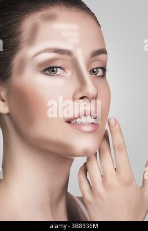 Maquillez le visage de la femme. Contour et mise en surbrillance du maquillage. Échantillon de maquillage de visage de contournage professionnel Banque D'Images