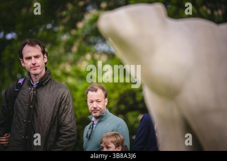 UTRECHT - fleurs au monument de l'ours polaire dans le Hogelandsepark à la mémoire du 49e Régiment de troupes de reconnaissance, ou 'ours polaires. Il y a exactement quatre-vingts ans, le 7 mai 1945, le 49e Régiment de troupes de reconnaissance entrait à Utrecht par la Biltstraat pour confirmer la libération de la ville. ANP FREEK VAN DEN BERGH pays-bas Out - belgique Out Banque D'Images