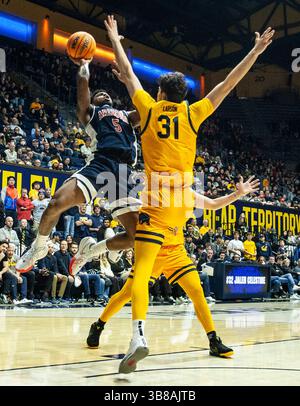 Décembre 29 2023 Berkeley, CA États-Unis le gardien de l'Arizona KJ Lewis (5) va au panier lors du match de basket-ball masculin de la NCAA entre les Wildcats de l'Arizona et les Golden Bears de Californie. Arizona a battu California100-81 au Haas Pavilion Berkeley Calif. Thurman James / CSM (crédit image : © Thurman James/CSM via ZUMA Press Wire) Banque D'Images