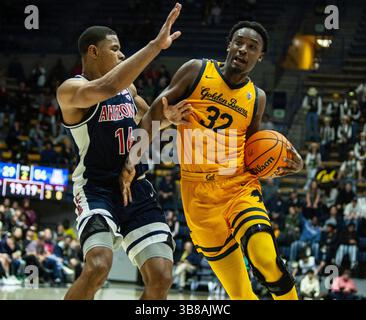 Décembre 29 2023 Berkeley, CA États-Unis la garde californienne Jalen Celestine (32) se dirige vers le panier lors du match de basket-ball masculin de la NCAA entre les Wildcats de l'Arizona et les Golden Bears de Californie. Arizona a battu California100-81 au Haas Pavilion Berkeley Calif. Thurman James / CSM (crédit image : © Thurman James/CSM via ZUMA Press Wire) Banque D'Images