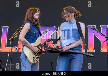 14 juin 2024, Manchester, Tennessee, États-Unis : REBECCA LOVELL et MEGAN LOVELL de Larkin Poe pendant le Bonnaroo Music and Arts Festival à Manchester, Tennessee (crédit image : © Daniel DeSlover/ZUMA Press Wire) Banque D'Images