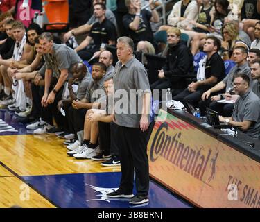20 novembre 2023 : Matt Painter, entraîneur-chef de Purdue, regarde ses joueurs pendant le match de basket-ball Allstate Maui Invitational entre les Bulldogs de Gonzaga et les Boilermakers de Purdue à Sofi Arena dans le Stan Sheriff Center à Honolulu, Hawaï. Glenn Yoza/CSM (crédit image : © Glenn Yoza/CSM via ZUMA Press Wire) Banque D'Images