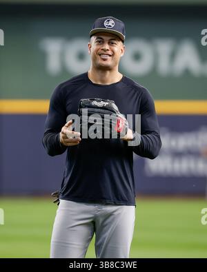 27 avril 2024 : les Yankees de New York désignent Giancarlo Stanton (27) lors des échauffements avant le match entre les Brewers de Milwaukee et les Yankees de New York à l'American Family Field à Milwaukee, WISCONSIN. Darren Lee/CSM (image de crédit : Banque D'Images