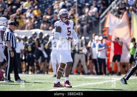 28 octobre 2023 : Jared verse (5), joueur de ligne défensive des Seminoles de Floride, regarde vers le banc des Seminoles de Floride lors du match de football de la NCAA entre les Seminoles de Floride et les Demon Deacons de Wake Forest au Allegacy Federal Credit Union Stadium à Winston-Salem, Caroline du Nord. Jonathan Huff/CSM (crédit image : © Jonathan Huff/CSM via ZUMA Press Wire) Banque D'Images