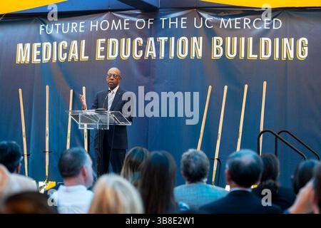 15 mai 2024 : Michael V. Drake quittera son poste de président de l'Université de Californie. Drake prend la parole lors de la cérémonie inaugurale pour l'Université de Californie, Merced Medical Education Building sur le campus de l'université à Merced, Californie, le 14 mai 2024. (Crédit image : © Andrew Kuhn/Merced Sun-Star via ZUMA Press Wire) Banque D'Images