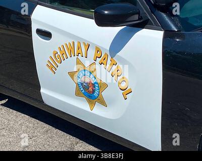 12 octobre 2023 : un croiseur California Highway Patrol bloque une route du comté de Fresno, Californie, le 21 août 2023. (Crédit image : © Thaddeus Miller/Fresno Bee via ZUMA Press Wire) Banque D'Images