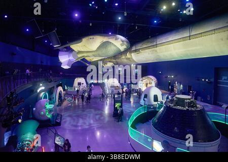 12 avril 2024, Orlando, Floride, États-Unis : Kennedy Space Center est l'un des 10 centres que la NASA a avec un important groupe d'entreprises technologiques qui collaborent au développement de la course spatiale au niveau mondial. Pionniers des vols spatiaux. Être dans ce centre de la NASA est une expérience incroyable. (Crédit image : © Francisco Arias/ZUMA Press Wire) Banque D'Images