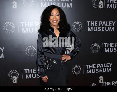 New York, États-Unis. 07 mai 2025. Shonda Rhimes assiste à PaleyLive : 20e anniversaire de Shondaland au Paley Museum de New York, NY, le 7 mai 2025 © Steven Bergman/AFF-USA.COM crédit : AFF/Alamy Live News Banque D'Images