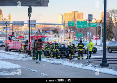 17 février 2024, Minneapolis, Minnesota, États-Unis : les suites d'un incendie de voiture devant le Walker Art Museum le 17 février 2024 à Minneapolis, Minnesota. (Crédit image : © Steven Garcia/ZUMA Press Wire) Banque D'Images