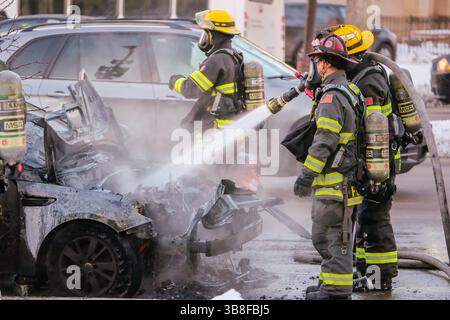 17 février 2024, Minneapolis, Minnesota, États-Unis : les suites d'un incendie de voiture devant le Walker Art Museum le 17 février 2024 à Minneapolis, Minnesota. (Crédit image : © Steven Garcia/ZUMA Press Wire) Banque D'Images