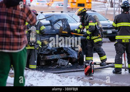 17 février 2024, Minneapolis, Minnesota, États-Unis : les suites d'un incendie de voiture devant le Walker Art Museum le 17 février 2024 à Minneapolis, Minnesota. (Crédit image : © Steven Garcia/ZUMA Press Wire) Banque D'Images