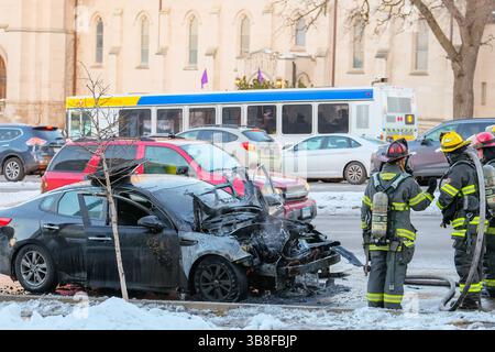 17 février 2024, Minneapolis, Minnesota, États-Unis : les suites d'un incendie de voiture devant le Walker Art Museum le 17 février 2024 à Minneapolis, Minnesota. (Crédit image : © Steven Garcia/ZUMA Press Wire) Banque D'Images