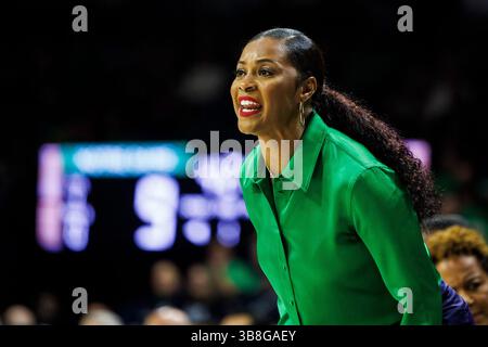 29 février 2024 : l'entraîneur-chef de notre Dame Niele Ivey lors d'un match de basket-ball féminin de la NCAA entre les Virginia Tech Hokies et les notre Dame Fighting Irish au Purcell Pavilion au Joyce Center à South Bend, Indiana. John Mersits/CSM. (Crédit image : © John Mersits/CSM via ZUMA Press Wire) Banque D'Images