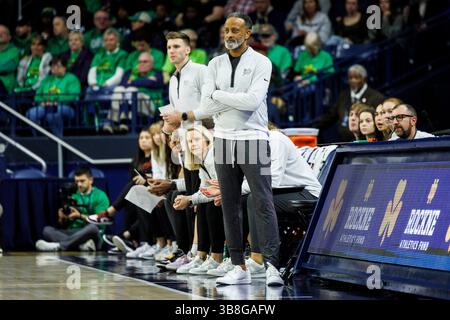 29 février 2024 : l'entraîneur-chef de Virginia Tech Kenny Brooks lors d'un match de basket-ball féminin de la NCAA entre les Virginia Tech Hokies et les notre Dame Fighting Irish au Purcell Pavilion au Joyce Center à South Bend, Indiana. John Mersits/CSM. (Crédit image : © John Mersits/CSM via ZUMA Press Wire) Banque D'Images