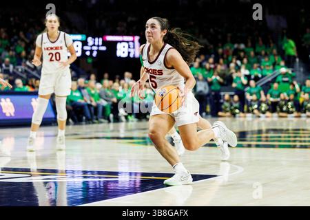 29 février 2024 : la garde Virginia Tech Georgia Amoore (5 ans) se dirige vers le panier lors d'un match de basket-ball féminin de la NCAA entre les Virginia Tech Hokies et les notre Dame Fighting Irish au Purcell Pavilion au Joyce Center à South Bend, Indiana. John Mersits/CSM. (Crédit image : © John Mersits/CSM via ZUMA Press Wire) Banque D'Images