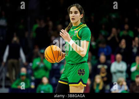29 février 2024 : la garde de notre Dame, Sonia citron (11 ans), dirige l'attaque lors d'un match de basket-ball féminin de la NCAA entre les Virginia Tech Hokies et les notre Dame Fighting Irish au Purcell Pavilion au Joyce Center à South Bend, Indiana. John Mersits/CSM. (Crédit image : © John Mersits/CSM via ZUMA Press Wire) Banque D'Images