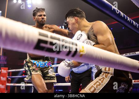 21 juin 2024 : Bryan Polaco (à gauche) et Richard Acevedo (à droite) échangent des coups de poing lors de leur combat des poids moyens au BleauLive Theater au Fontainebleau Las Vegas le 21 juin 2024 à Las Vegas, Nevada. Christopher Trim/CSM. (Crédit image : © Christopher Trim/CSM via ZUMA Press Wire) Banque D'Images