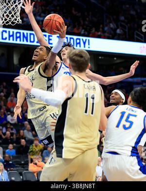 14 mars 2024 : Garde des diacres démons de la forêt de Wake (23) Hunter Sallis se dirige vers le panier lors d'un match de tournoi de basket-ball masculin de l'ACC entre les diacres démons de la forêt de Wake et les Panthers de Pitt à Capital One Arena à Washington, DC Justin Cooper/CSM (crédit image : © Justin Cooper/CSM via ZUMA Press Wire) Banque D'Images