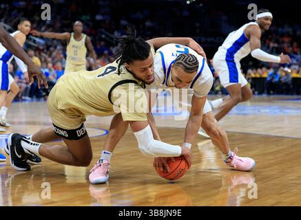 14 mars 2024 : attaquant des diacres démons de Wake Forest (4) Efton Reid III et garde des Panthers Pitt (5) Ishmael Leggett se battent pour le ballon lors d'un match de tournoi de basket-ball masculin ACC entre les diacres démons de Wake Forest et les Panthers Pitt à Capital One Arena à Washington, D.C. Justin Cooper/CSM (crédit image : © Justin Cooper/CSM via ZUMA Press Wire) Banque D'Images