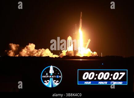 16 septembre 2021, Kennedy Space Center, FL, États-Unis : la fusée SpaceX Falcon 9 décolle du Kennedy Space Center transportant un équipage civil sur la mission Inspiration4 le 15 septembre 2021. Le booster sur le vol va pour un 20e décollage record le 12 avril 2024. (Crédit image : © Joe Burbank/Orlando Sentinel via ZUMA Press Wire) Banque D'Images