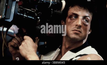 DATE DE SORTIE : 3 novembre 2023. TITRE : SLY STUDIO : MRC FILM. RÉALISATEUR : Questlove. INTRIGUE : film documentaire américain sur la vie et l'héritage de Sylvester Stallone, réalisé par Thom Zimny. Il a été présenté pour la première fois au Festival international du film de Toronto en 2023, et a été publié sur Netflix le 3 novembre 2023. Résumé : le film explore la vie de Sylvester Stallone et sa carrière de près de 50 ans, de l'enfance rude à Manhattan à l'acteur en difficulté en passant par le cinéaste d'action et star de franchises hollywoodiennes, y compris Rocky et Rambo. Il comprend des images de la poursuite du cinéma de Stallone, des scènes de ses films, des photos Banque D'Images