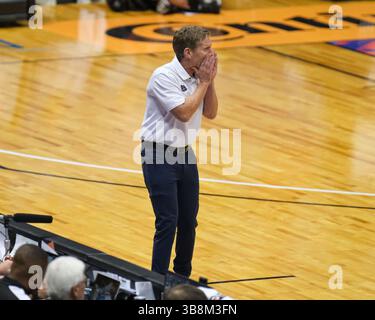 20 novembre 2023 : Mark Few, entraîneur-chef des Gonzaga, crie des encouragements à son équipe lors du match de basket-ball Allstate Maui Invitational entre les Bulldogs de Gonzaga et les Purdue Boilermakers à Sofi Arena dans le Stan Sheriff Center à Honolulu, Hawaï. Glenn Yoza/CSM (crédit image : © Glenn Yoza/CSM via ZUMA Press Wire) Banque D'Images