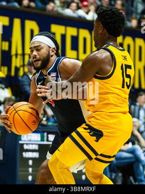 Décembre 29 2023 Berkeley, CA États-Unis Garde de l'Arizona Kylan Boswell (4) se dirige vers le panier lors du match de basket-ball masculin de la NCAA entre les Wildcats de l'Arizona et les Golden Bears de Californie. Arizona a battu California100-81 au Haas Pavilion Berkeley Calif. Thurman James / CSM (crédit image : © Thurman James/CSM via ZUMA Press Wire) Banque D'Images
