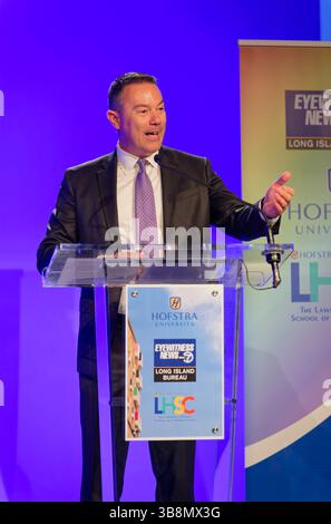 4 mai 2022, Hempstead, New York, États-Unis : CHAD MATTHEWS, président des chaînes de télévision appartenant à ABC, prend la parole lors de la cérémonie d'ouverture du WABC-TV long Island Bureau à l'Université Hofstra. (Crédit image : © Ann Parry/ZUMA Press Wire) Banque D'Images