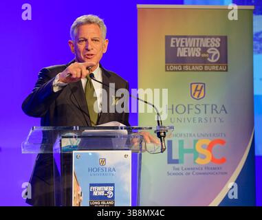 4 mai 2022, Hempstead, New York, États-Unis : BILL RITTER, présentateur d'EyeWitness News, anime la cérémonie d'ouverture du WABC-TV long Island Bureau à l'Université Hofstra. (Crédit image : © Ann Parry/ZUMA Press Wire) Banque D'Images