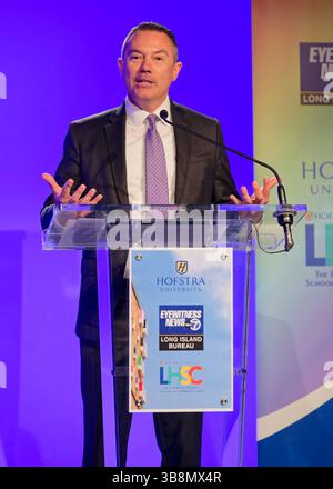 4 mai 2022, Hempstead, New York, États-Unis : CHAD MATTHEWS, président des chaînes de télévision appartenant à ABC, prend la parole lors de la cérémonie d'ouverture du WABC-TV long Island Bureau à l'Université Hofstra. (Crédit image : © Ann Parry/ZUMA Press Wire) Banque D'Images