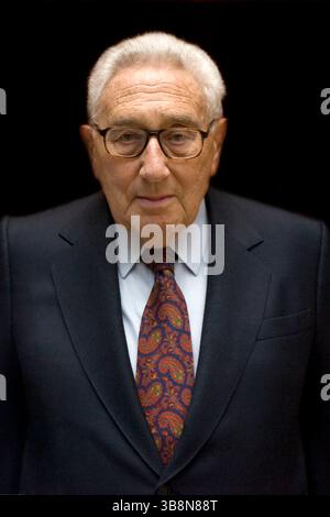 HENRY KISSINGER (né Heinz Alfred Kissinger ; 27 mai 1923 - 29 novembre 2023) était un diplomate américain, politologue, consultant géopolitique et homme politique qui a servi comme secrétaire d'État et conseiller à la sécurité nationale des États-Unis sous les administrations présidentielles de Richard Nixon et Gerald Ford. Pour ses actions de négociation d'un cessez-le-feu au Vietnam, Kissinger a reçu le prix Nobel de la paix 1973 dans des circonstances controversées. PHOTO PRISE LE : 28 mai 2008, New York, New York, États-Unis : Dr. HENRY KISSINGER au Hudson New York Briefing Council au four Seasons Restaurant Banque D'Images