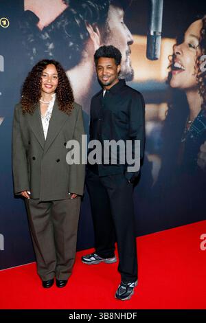 Max und Joy - Komm näher , Premiere in der Astor film Lounge, Berlin, 07.05.2025 Joy Denalane und Regisseur SÃ kou Neblett BEI der Premiere zu Max & Joy - Komm näher dreiteilige Doku-Serie in der ARD Mediathek in der Astor Filmlounge à Berlin am 7.5.2025 Berlin Astor film Lounge *** Max et Joy Komm näher , première au Astor film Lounge, Berlin, Berlin, Berlin, 07 05 2025 Joy Denalane et le réalisateur SÃ kou Neblett lors de la première de Max Joy Komm näher série documentaire en trois parties dans l'ARD Mediathek au Astor film Lounge à Berlin le 7 5 2025 Berlin Astor film Lounge Copyright : xAnitaxBuggex Banque D'Images