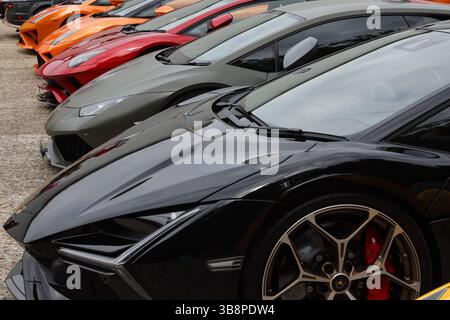 Rares et exotiques voitures italiennes Lamborghini exposées lors de la Journée de l'automobile italienne au Brooklands Museum, Weybridge, Surrey, Royaume-Uni Banque D'Images