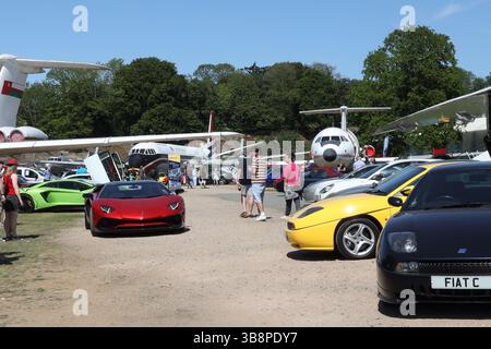 Des voitures italiennes exposées lors de l'événement de la Journée de la voiture italienne 2025 au Brooklands Museum, Weybridge, Surrey Banque D'Images