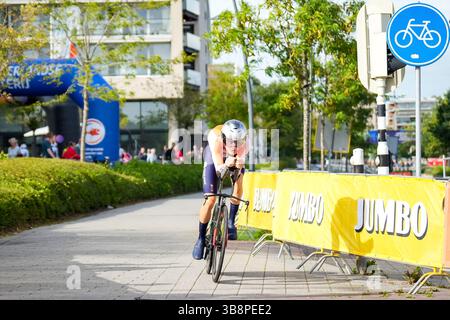 Emmen, pays-Bas. 20 septembre 2023. EMMEN, PAYS-BAS - 20 SEPTEMBRE : Sjoerd Bax des pays-Bas en compétition dans le contre-la-montre individuel masculin des Championnats d'Europe de cyclisme sur route 2023 de l'UEC au WILDLANDS Adventure Zoo Emmen le 20 septembre 2023 à Emmen, pays-Bas (photo de Rene Nijhuis/Agence BSR) crédit : Agence BSR/Alamy Live News Banque D'Images