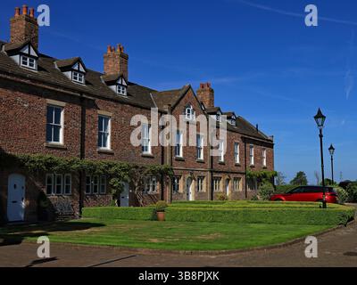 Halsall Hall dans le West Lancashire a été construit comme une salle au début du 18ème siècle et plus tard, il est devenu des chalets car il a été remplacé par un nouveau Halsall Hall Banque D'Images