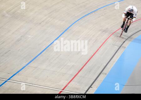 Apeldoorn, pays-Bas. 10 janvier 2024. APELDOORN, PAYS-Bas - 10 JANVIER : Jeffrey Hoogland, des pays-Bas, participe au premier tour de sprint par équipe masculine au jour 1 des Championnats d'Europe UEC Track Elite 2024 à Omnisport le 10 janvier 2024 à Apeldoorn, pays-Bas. (Photo de Rene Nijhuis/Agence BSR) crédit : Agence BSR/Alamy Live News Banque D'Images