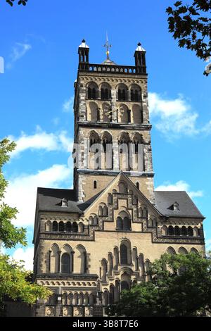 Quirinus-Münster, Kirche im Rheinischen Übergangsstil, Wahrzeichen der Stadt Neuss, Neuß, Rheinkreis Neuss, Rhénanie-du-Nord-Westphalie, Allemagne Banque D'Images