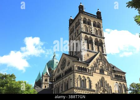 Quirinus-Münster, Kirche im Rheinischen Übergangsstil, Wahrzeichen der Stadt Neuss, Neuß, Rheinkreis Neuss, Rhénanie-du-Nord-Westphalie, Allemagne Banque D'Images