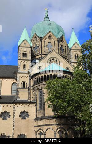 Quirinus-Münster, Kirche im Rheinischen Übergangsstil, Wahrzeichen der Stadt Neuss, Neuß, Rheinkreis Neuss, Rhénanie-du-Nord-Westphalie, Allemagne Banque D'Images